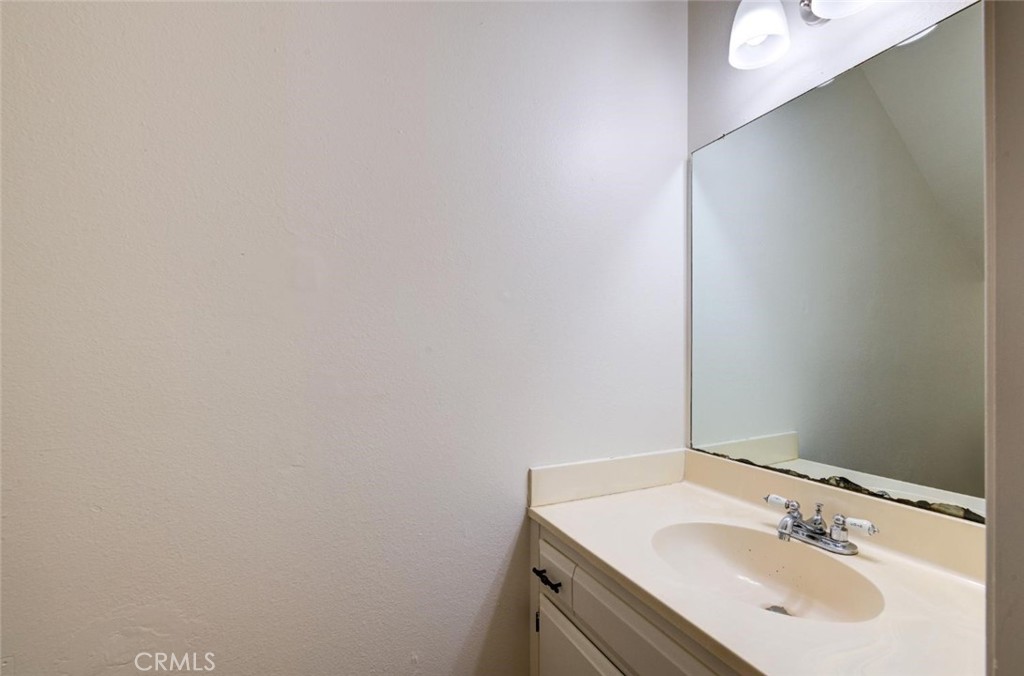 2432 S Sallee Ct, Visalia, CA 93277