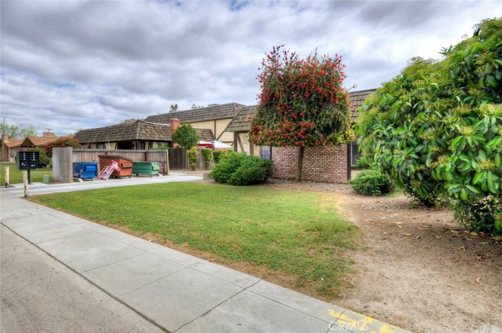 2440 S Sallee Ct, Visalia, CA 93277