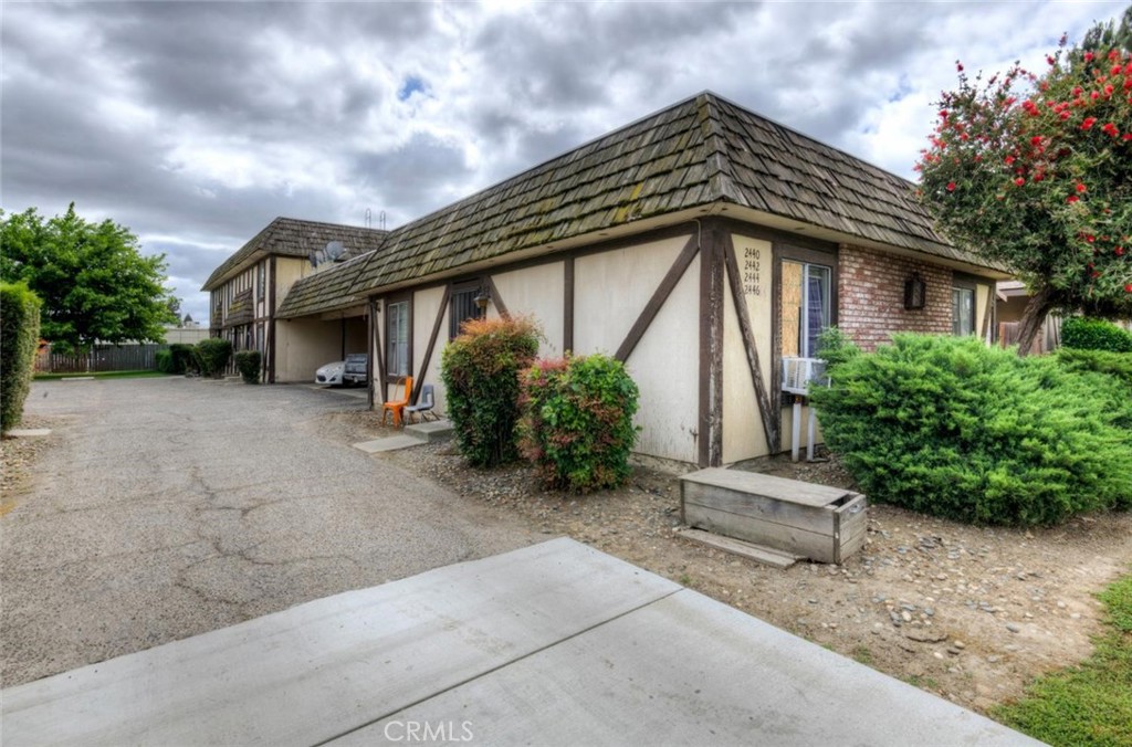 2440 S Sallee Ct, Visalia, CA 93277