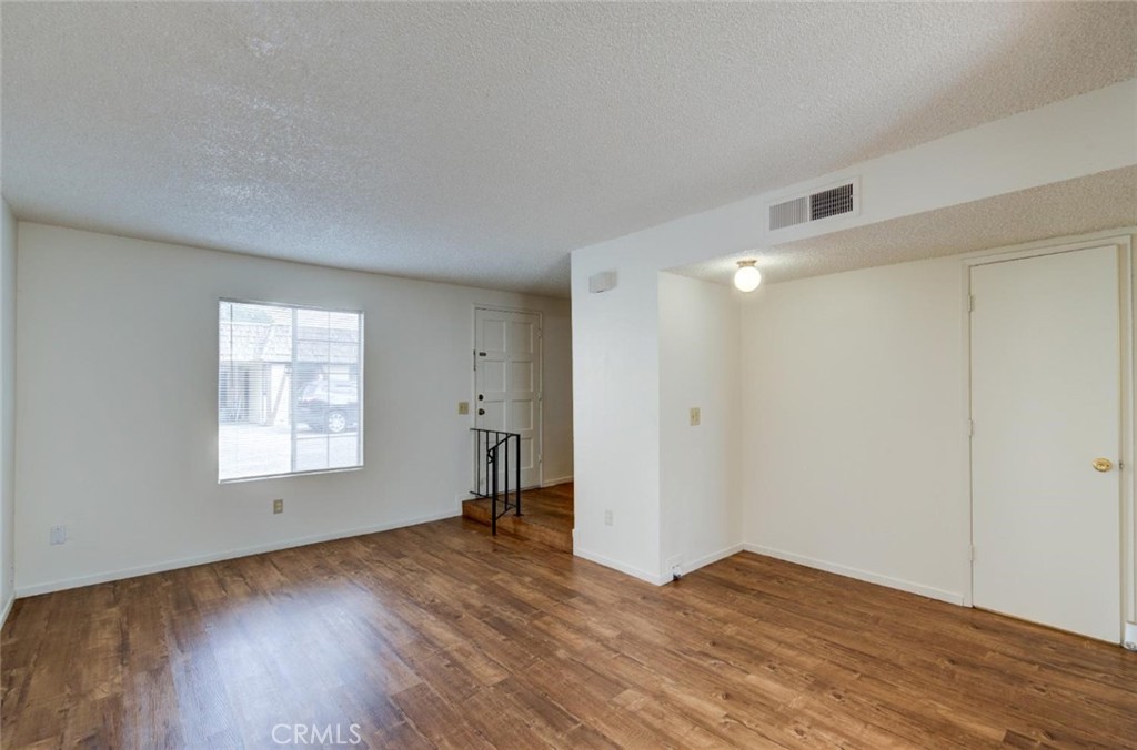 2440 S Sallee Ct, Visalia, CA 93277