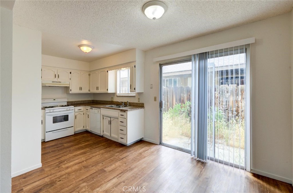 2440 S Sallee Ct, Visalia, CA 93277