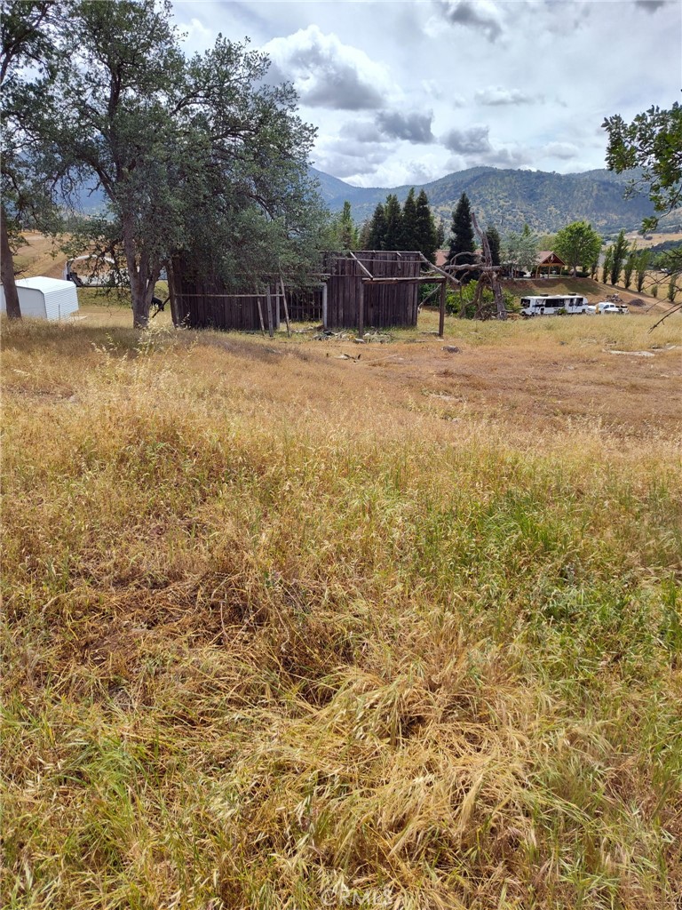 8121 Monreal, Sanger, CA 93657