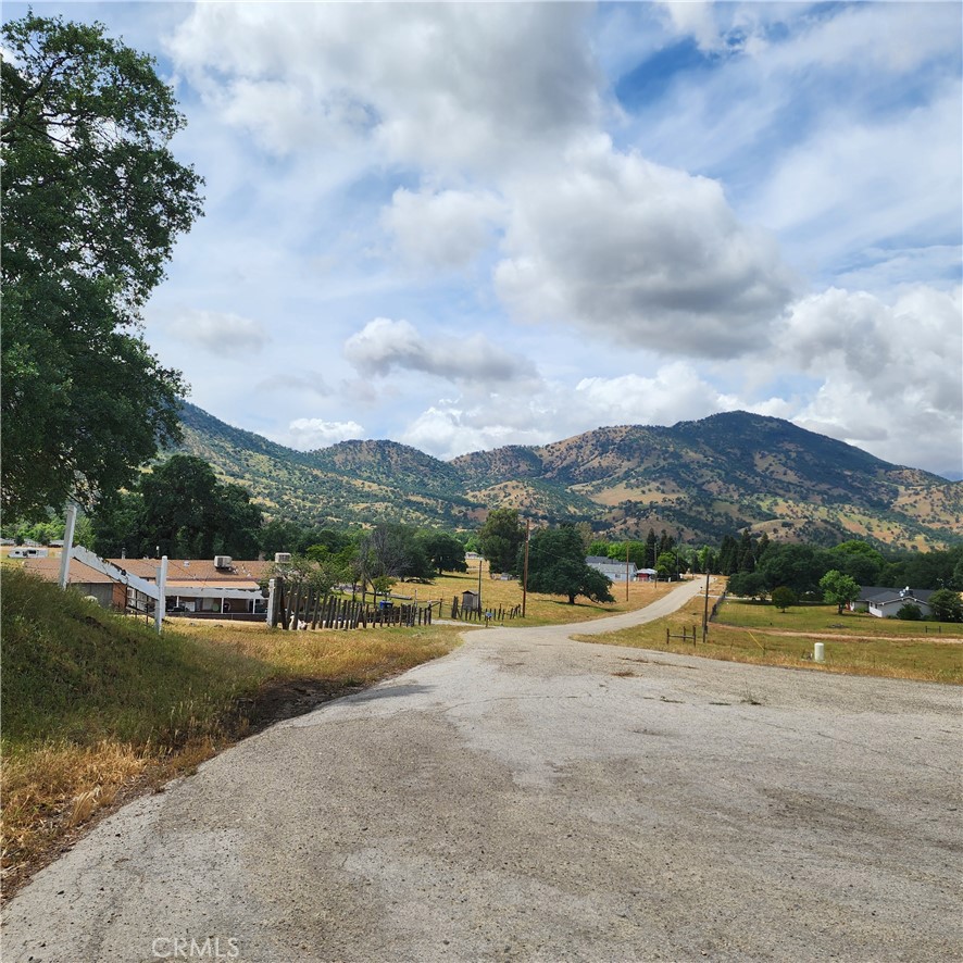 8121 Monreal, Sanger, CA 93657