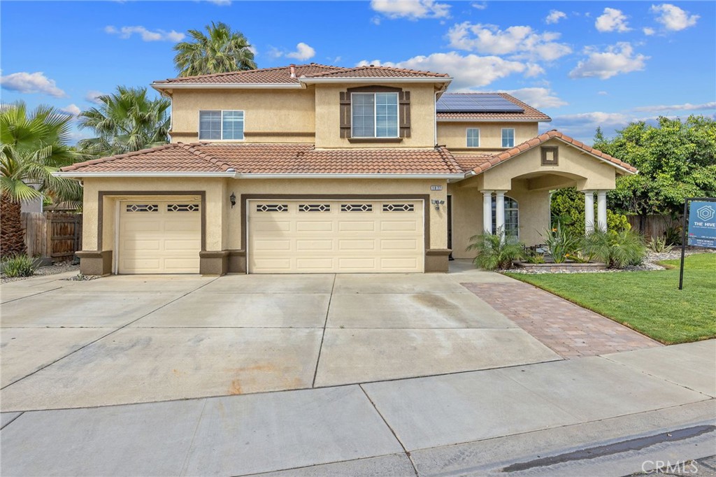 1077 Paradise, Lemoore, CA 93245