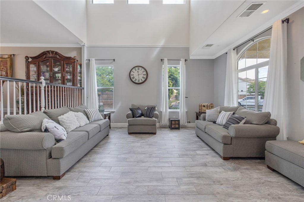 1077 Paradise, Lemoore, CA 93245