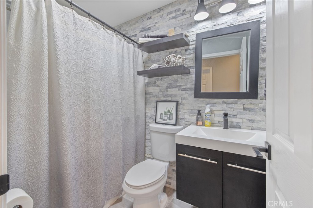 1077 Paradise, Lemoore, CA 93245