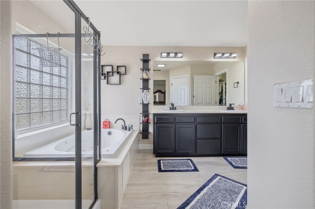 1077 Paradise, Lemoore, CA 93245