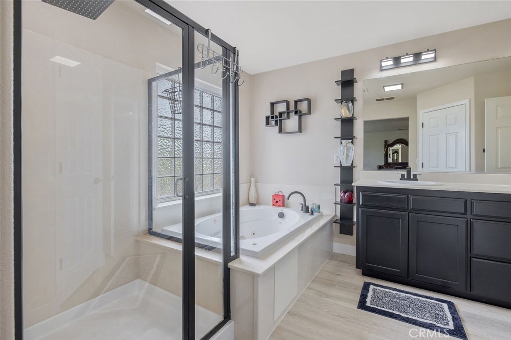 1077 Paradise, Lemoore, CA 93245