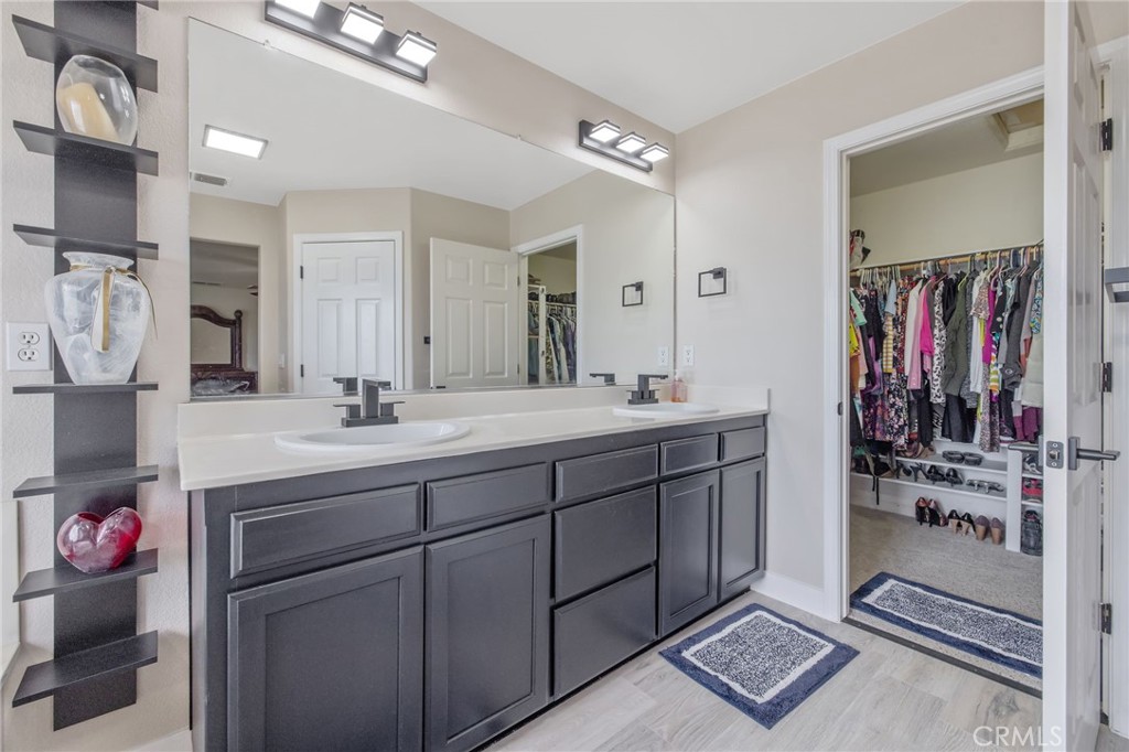 1077 Paradise, Lemoore, CA 93245