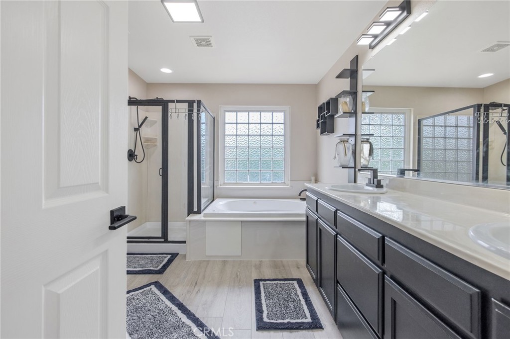 1077 Paradise, Lemoore, CA 93245