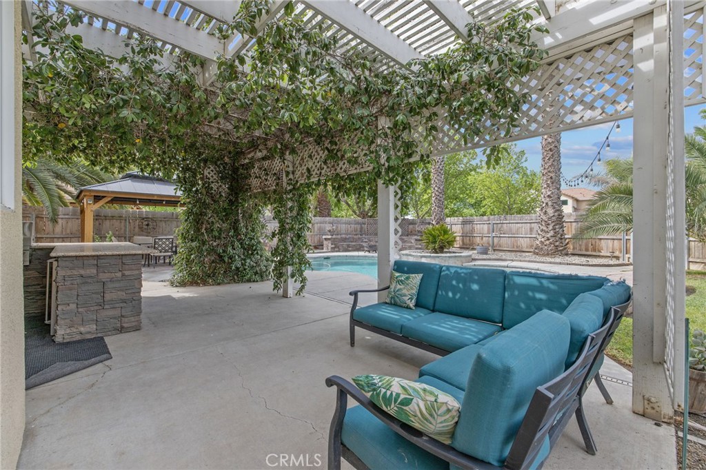 1077 Paradise, Lemoore, CA 93245