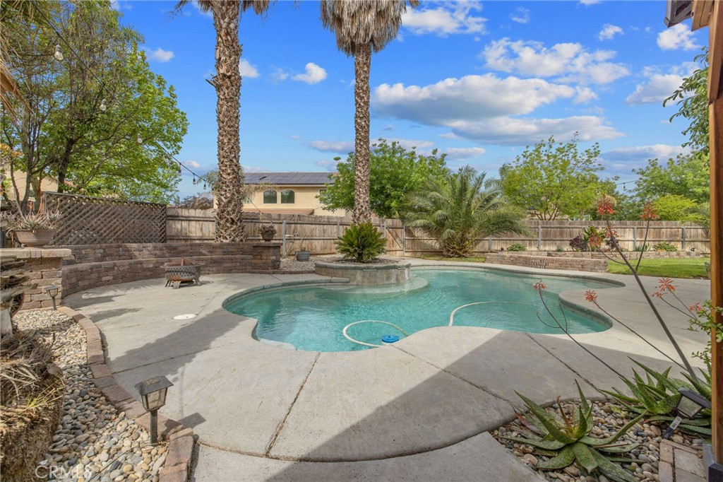 1077 Paradise, Lemoore, CA 93245