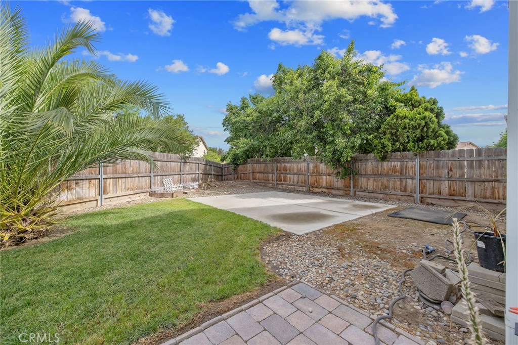 1077 Paradise, Lemoore, CA 93245