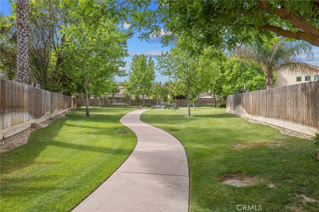 1077 Paradise, Lemoore, CA 93245