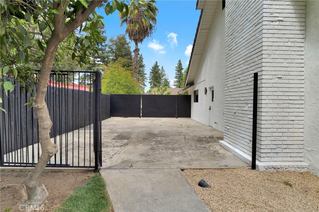 3737 W Minarets Ave, Fresno, CA 93711