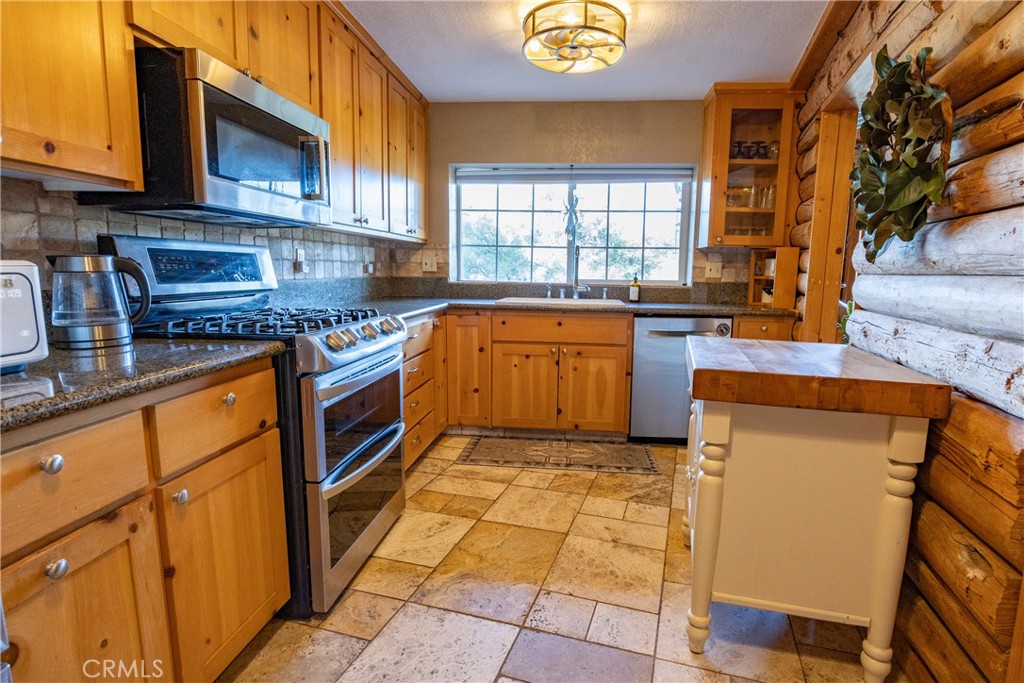 42366 Holiday Way, Coarsegold, CA 93614