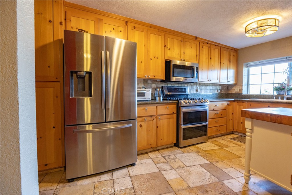 42366 Holiday Way, Coarsegold, CA 93614