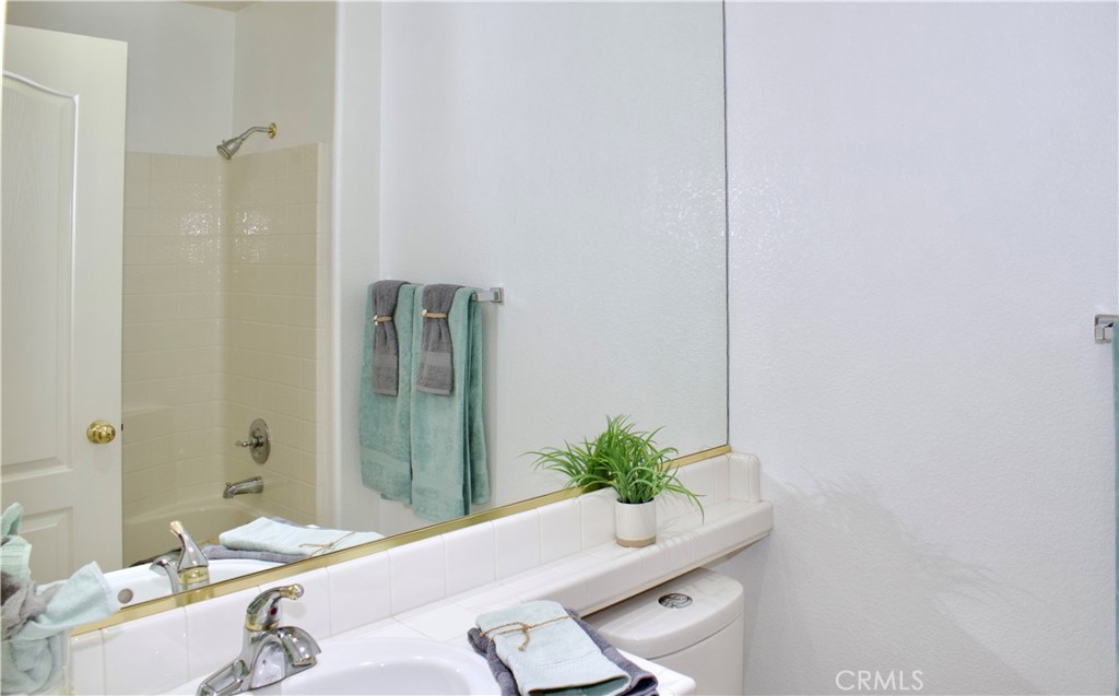 2333 E Omaha, Fresno, CA 93720