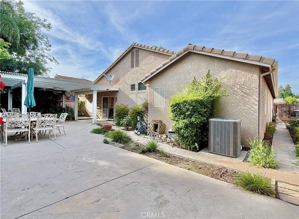 2333 E Omaha, Fresno, CA 93720