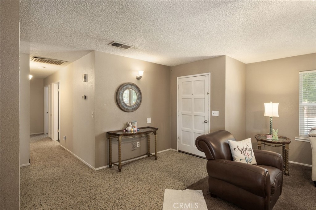 991 7th Avenue, Kingsburg, CA 93631