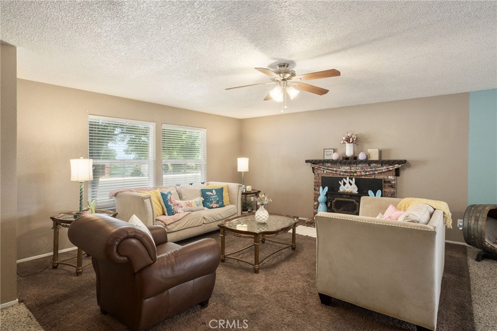 991 7th Avenue, Kingsburg, CA 93631