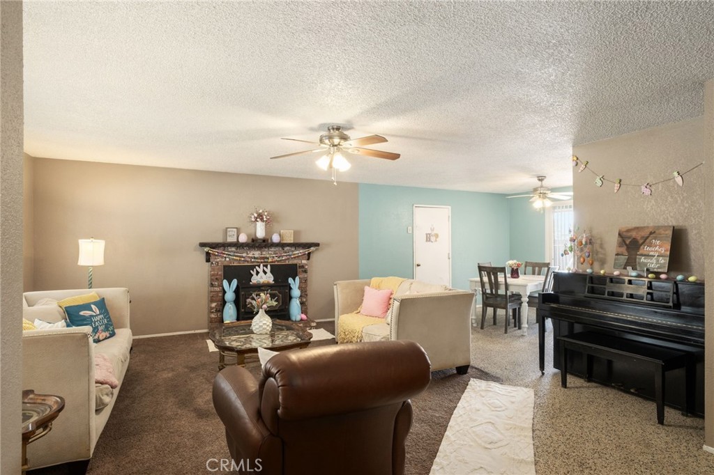 991 7th Avenue, Kingsburg, CA 93631