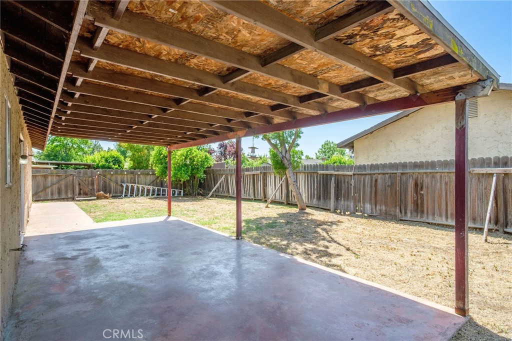 991 7th Avenue, Kingsburg, CA 93631