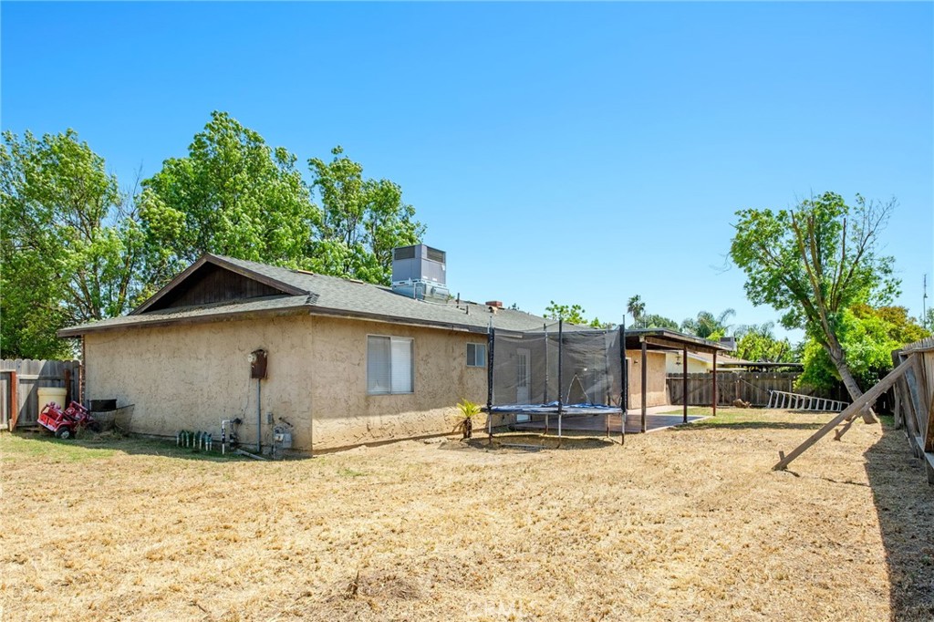 991 7th Avenue, Kingsburg, CA 93631