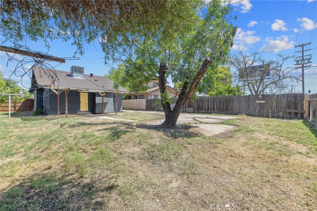 1247 N Ferger Ave, Fresno, CA 93728
