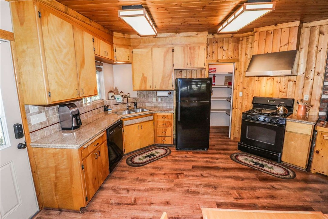 52854 Balsam Dr, Oakhurst, CA 93644