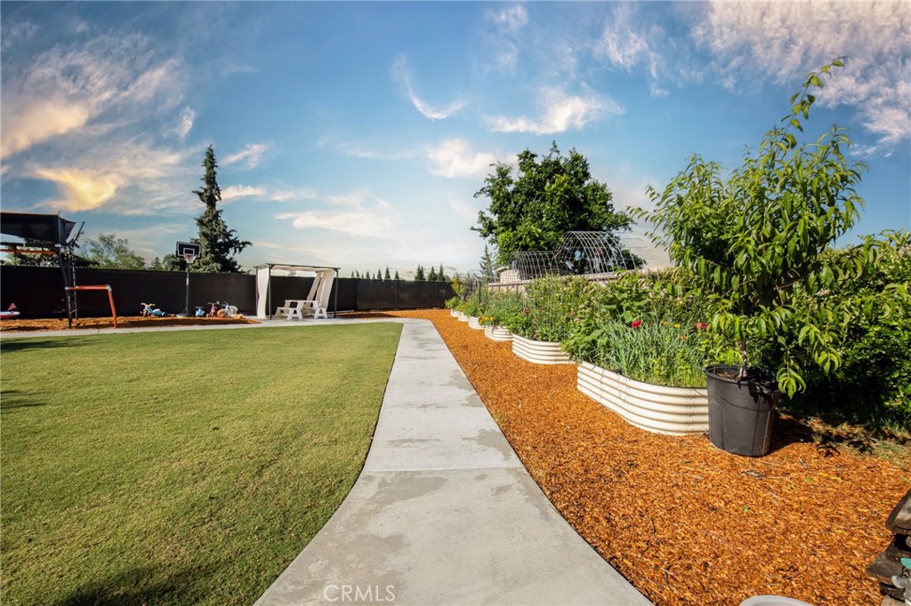 2064 Spruce, Clovis, CA 93611