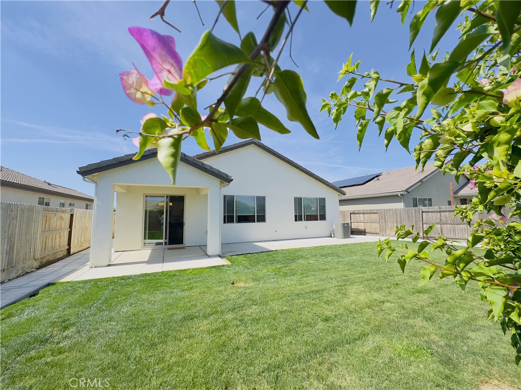 1620 W Porter, Visalia, CA 93291