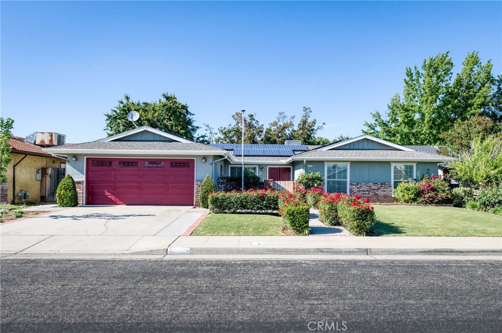 1153 Menlo Ave, Clovis, CA 93612