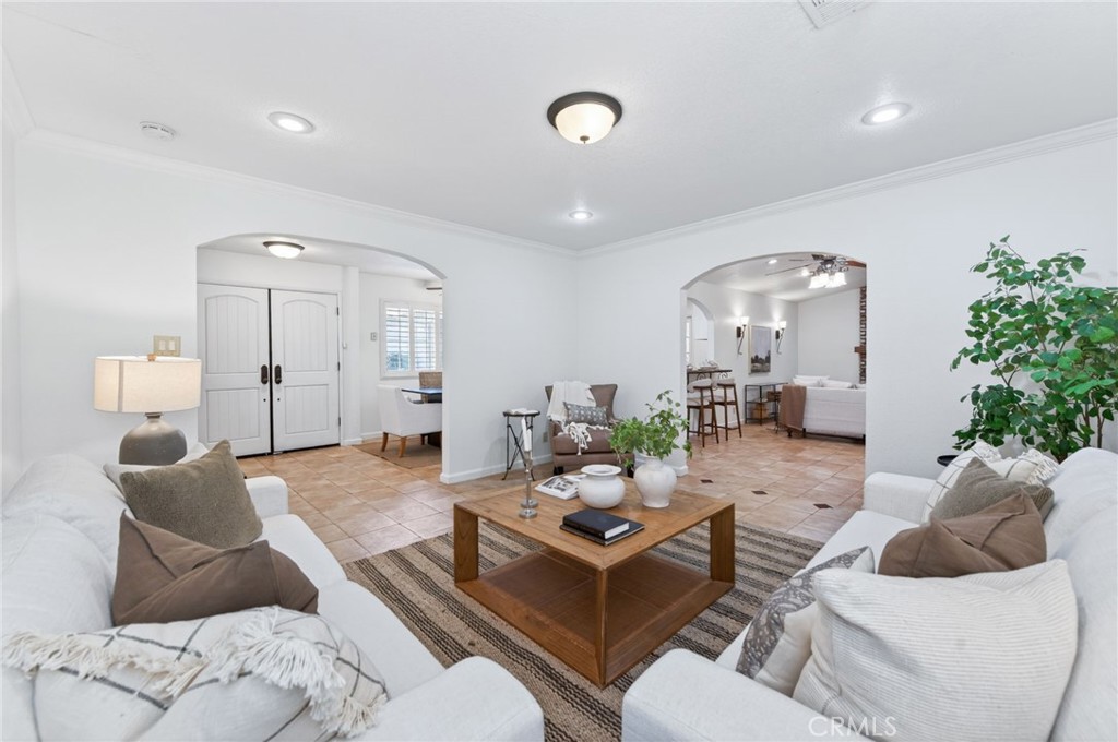 1153 Menlo Ave, Clovis, CA 93612