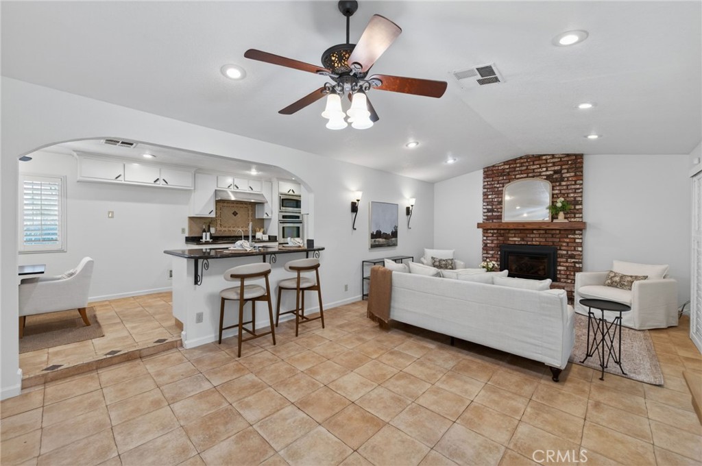 1153 Menlo Ave, Clovis, CA 93612