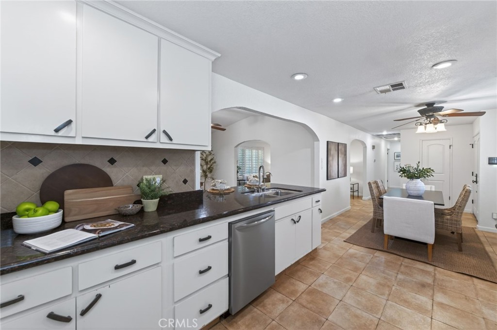 1153 Menlo Ave, Clovis, CA 93612