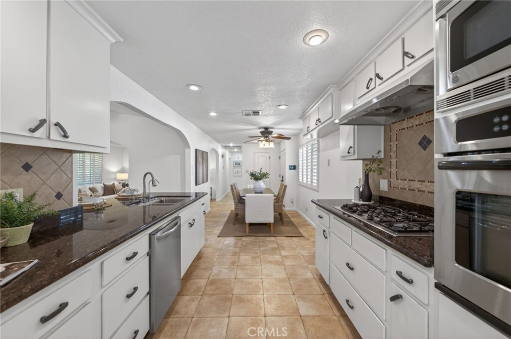 1153 Menlo Ave, Clovis, CA 93612