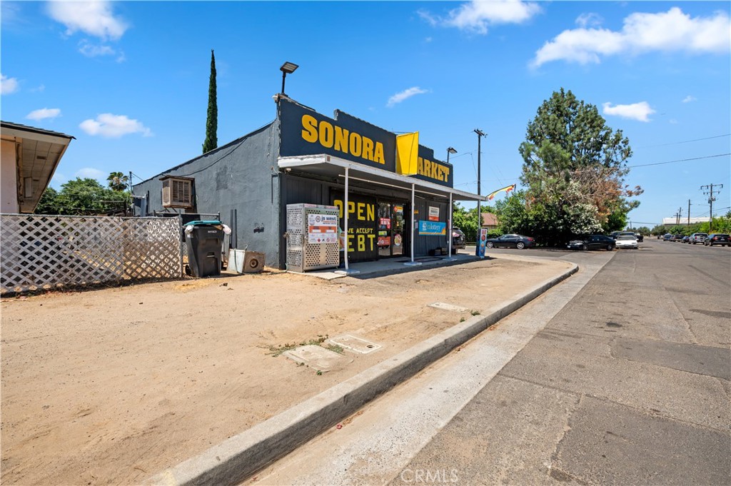 3940 E Burns, Fresno, CA 93725
