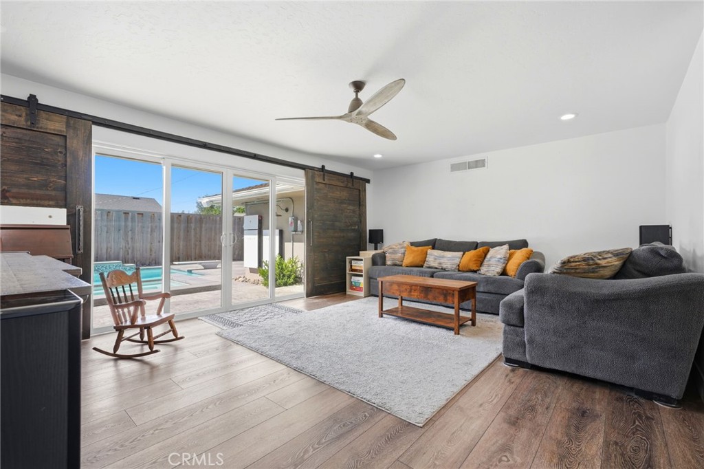 365 E Sycamore Dr, Hanford, CA 93230