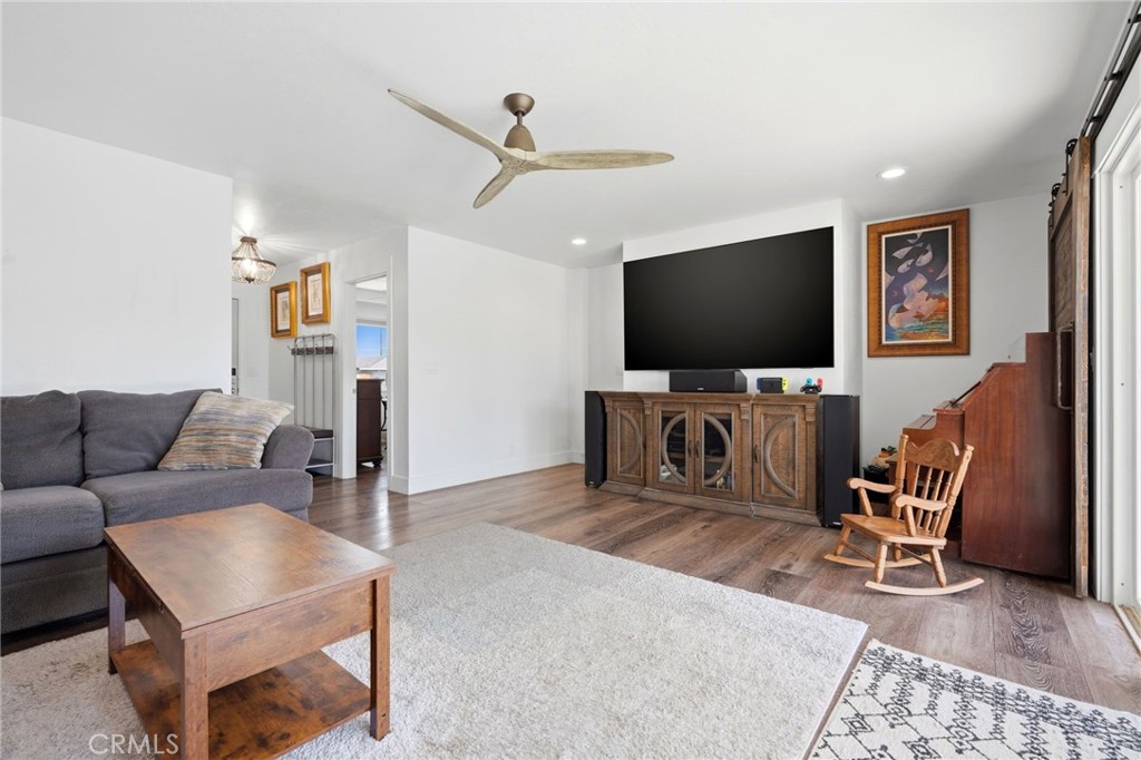 365 E Sycamore Dr, Hanford, CA 93230