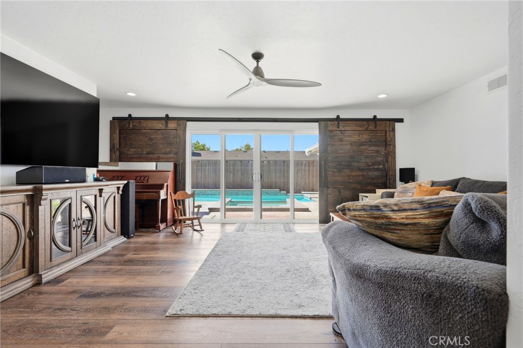 365 E Sycamore Dr, Hanford, CA 93230