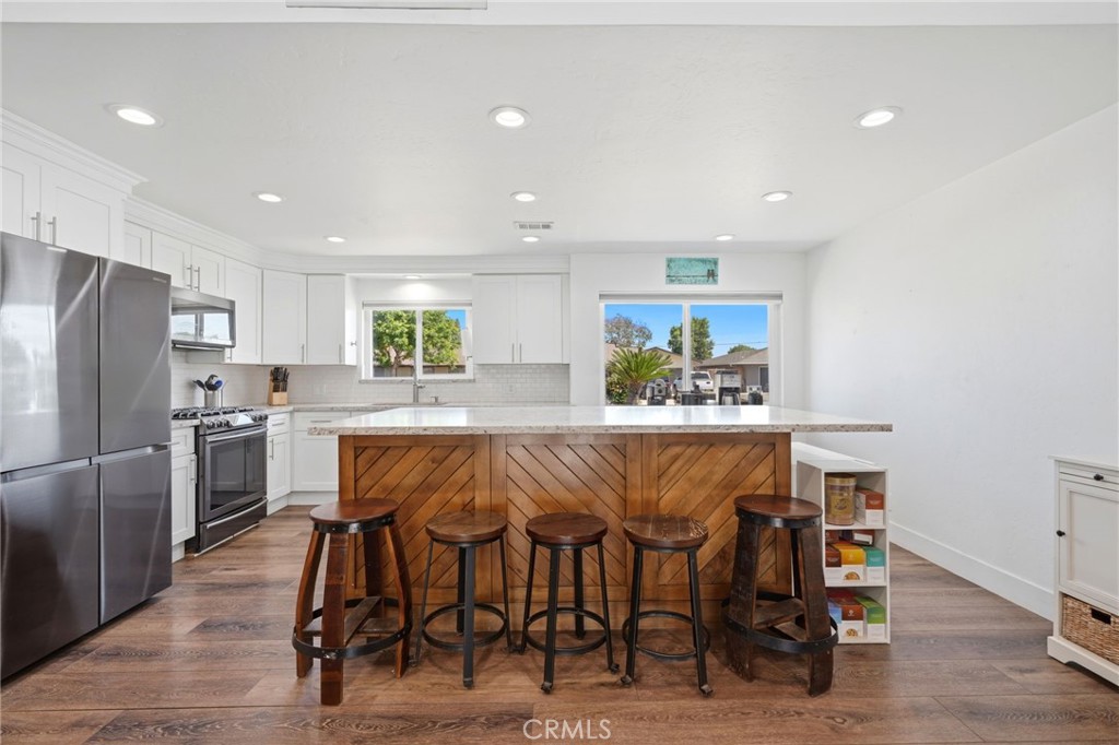 365 E Sycamore Dr, Hanford, CA 93230