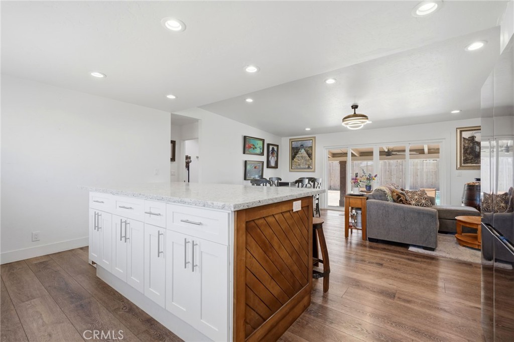 365 E Sycamore Dr, Hanford, CA 93230