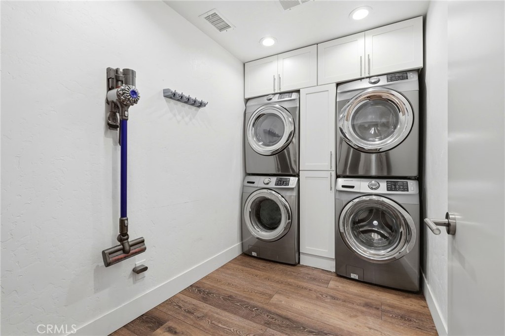 365 E Sycamore Dr, Hanford, CA 93230