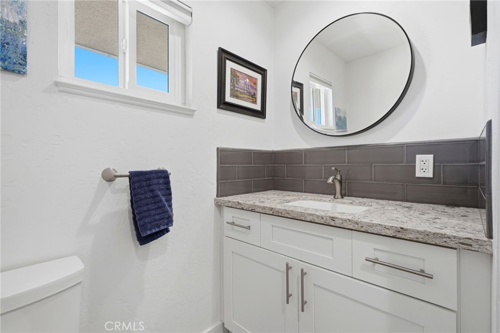 365 E Sycamore Dr, Hanford, CA 93230