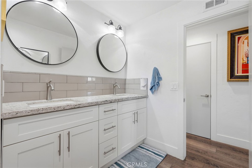 365 E Sycamore Dr, Hanford, CA 93230