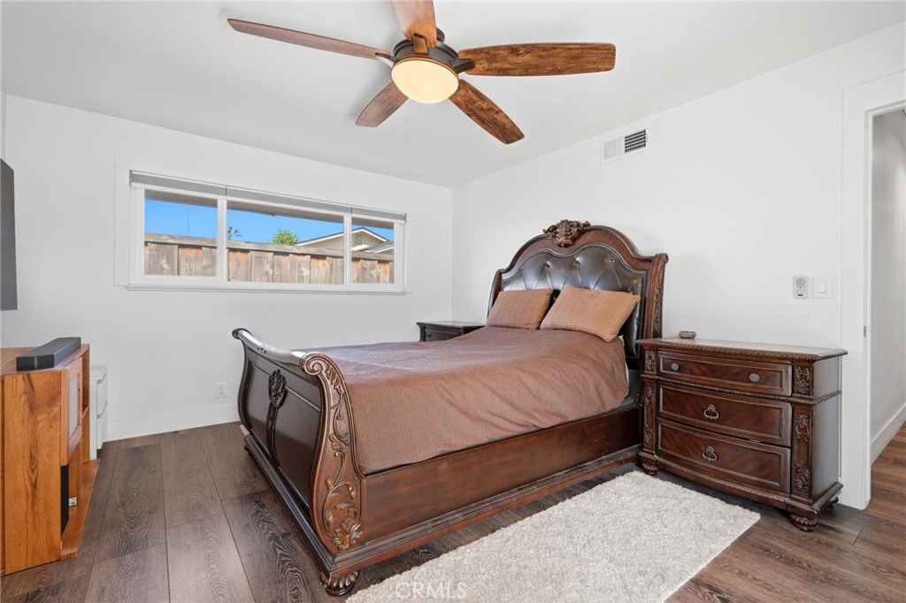 365 E Sycamore Dr, Hanford, CA 93230