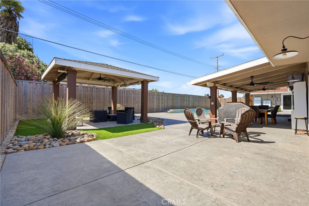 365 E Sycamore Dr, Hanford, CA 93230