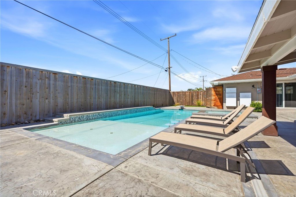 365 E Sycamore Dr, Hanford, CA 93230