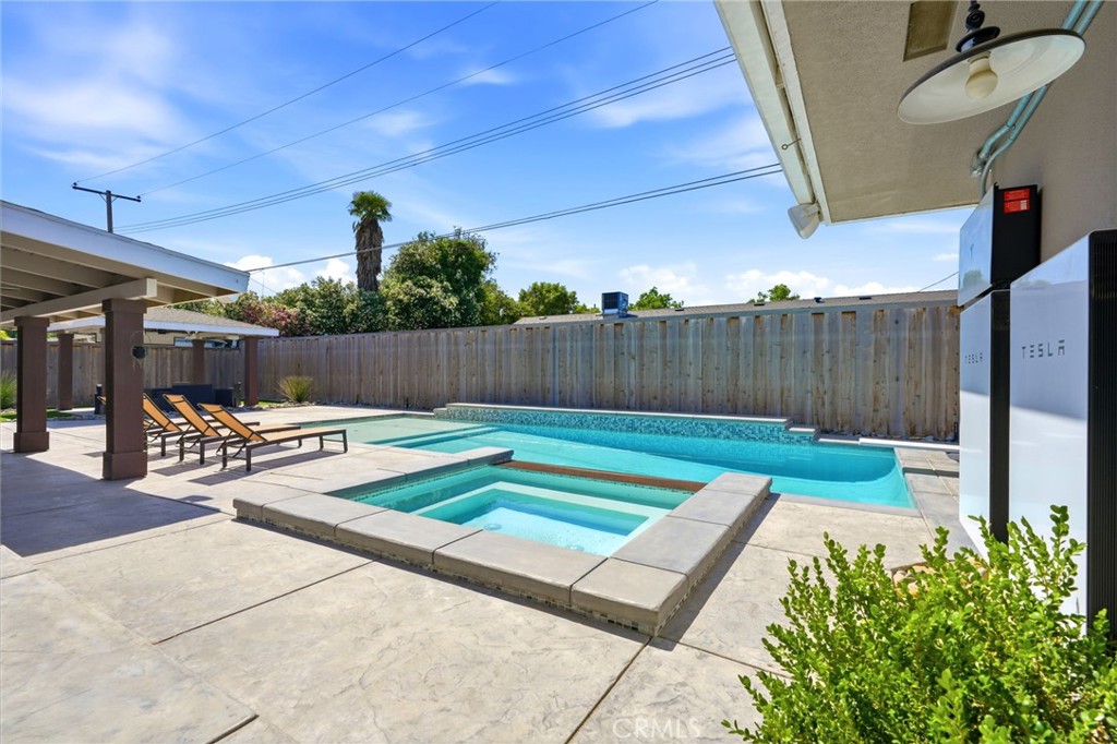 365 E Sycamore Dr, Hanford, CA 93230